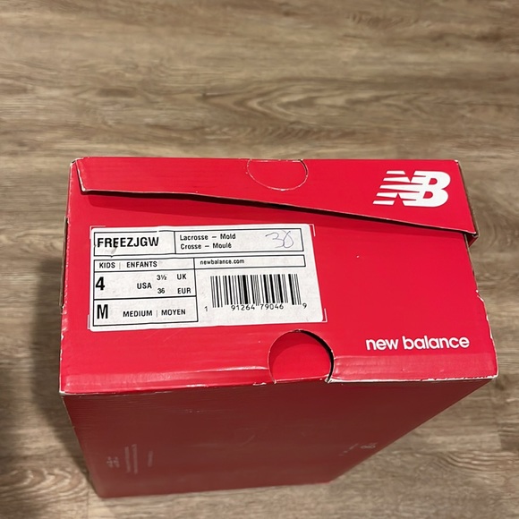 New Balance Women’s Lacrosse Cleats - Picture 4 of 4